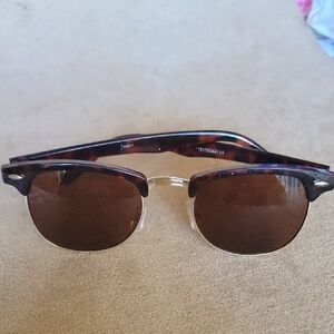 Le Specs Chic Tortoiseshell Sunglasses with Brown Lenses